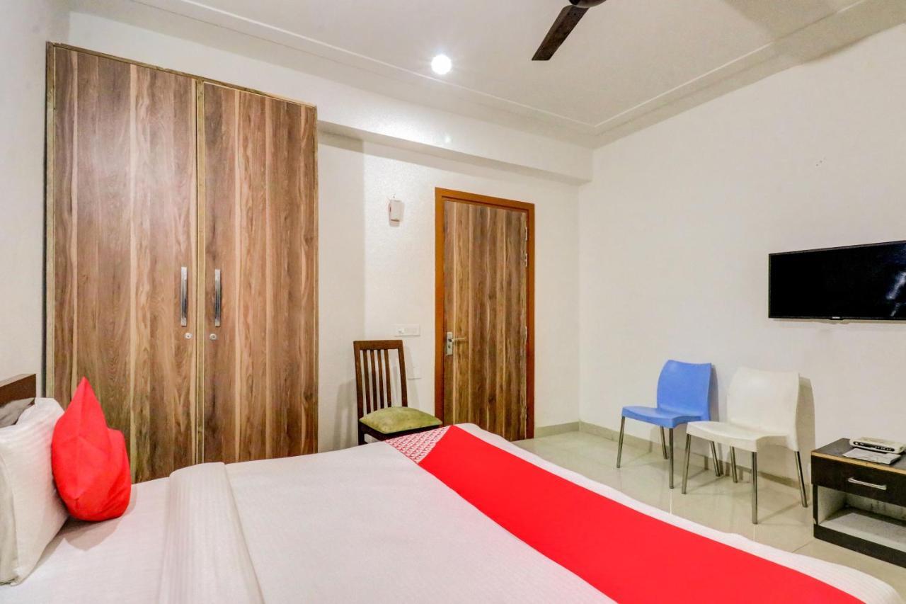 Oyo 71597 The Shivaay Residency Hotel Gurgaon Exterior foto