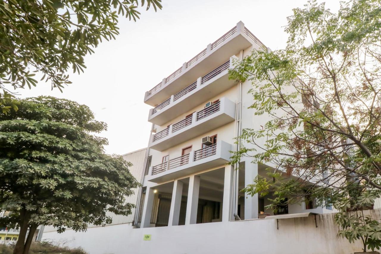 Oyo 71597 The Shivaay Residency Hotel Gurgaon Exterior foto